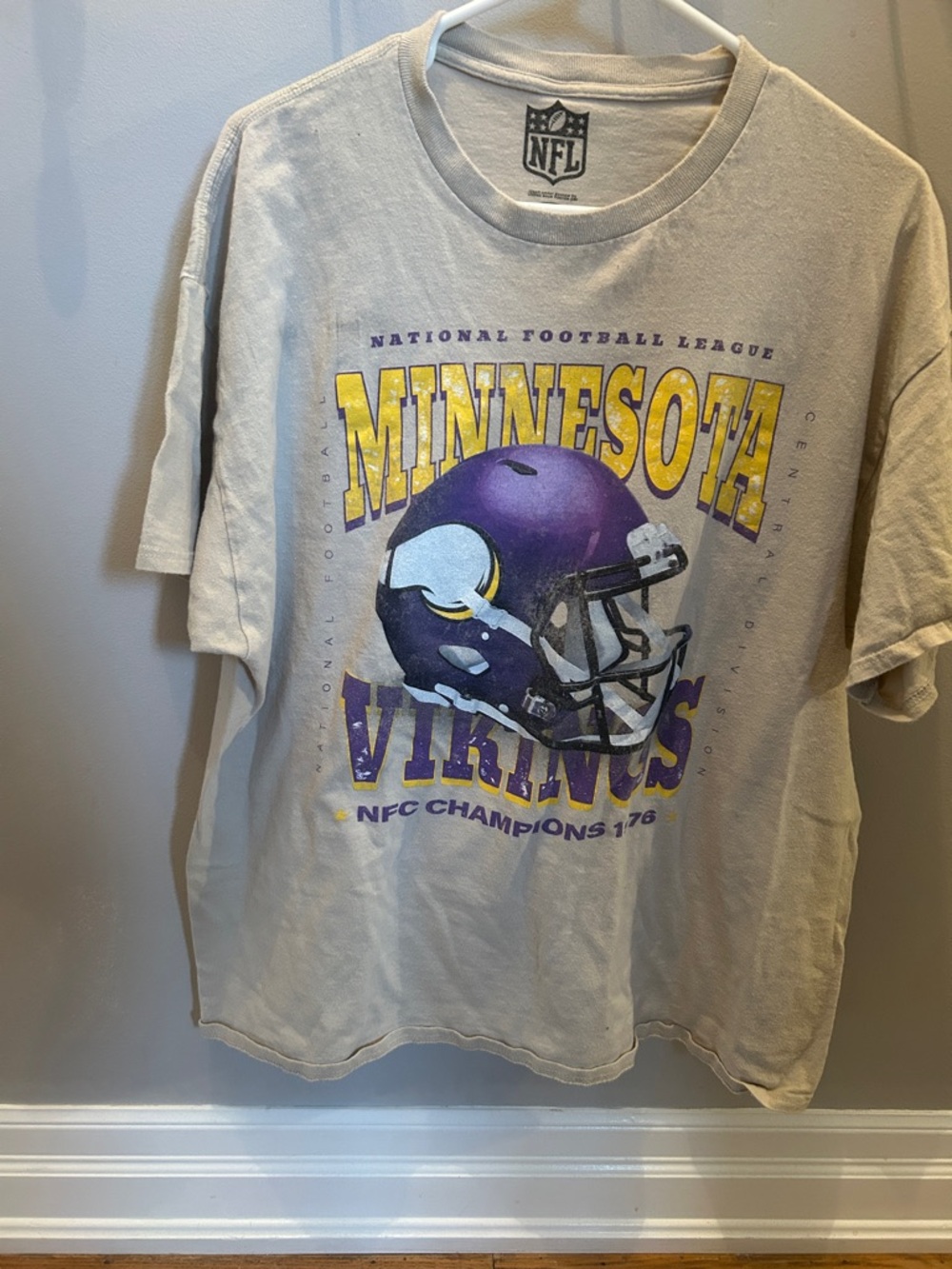 NFL Minnesota Vikings Beige Tee with Purple & Yellow Graphic